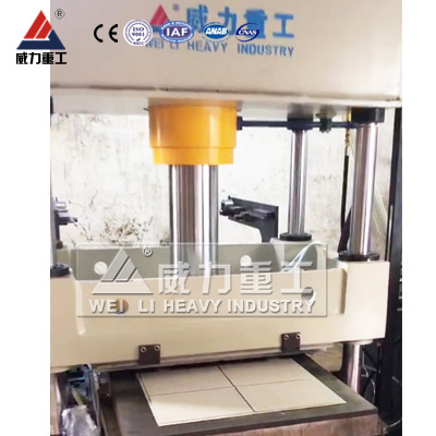 玩具拼圖裁切壓紋100噸液